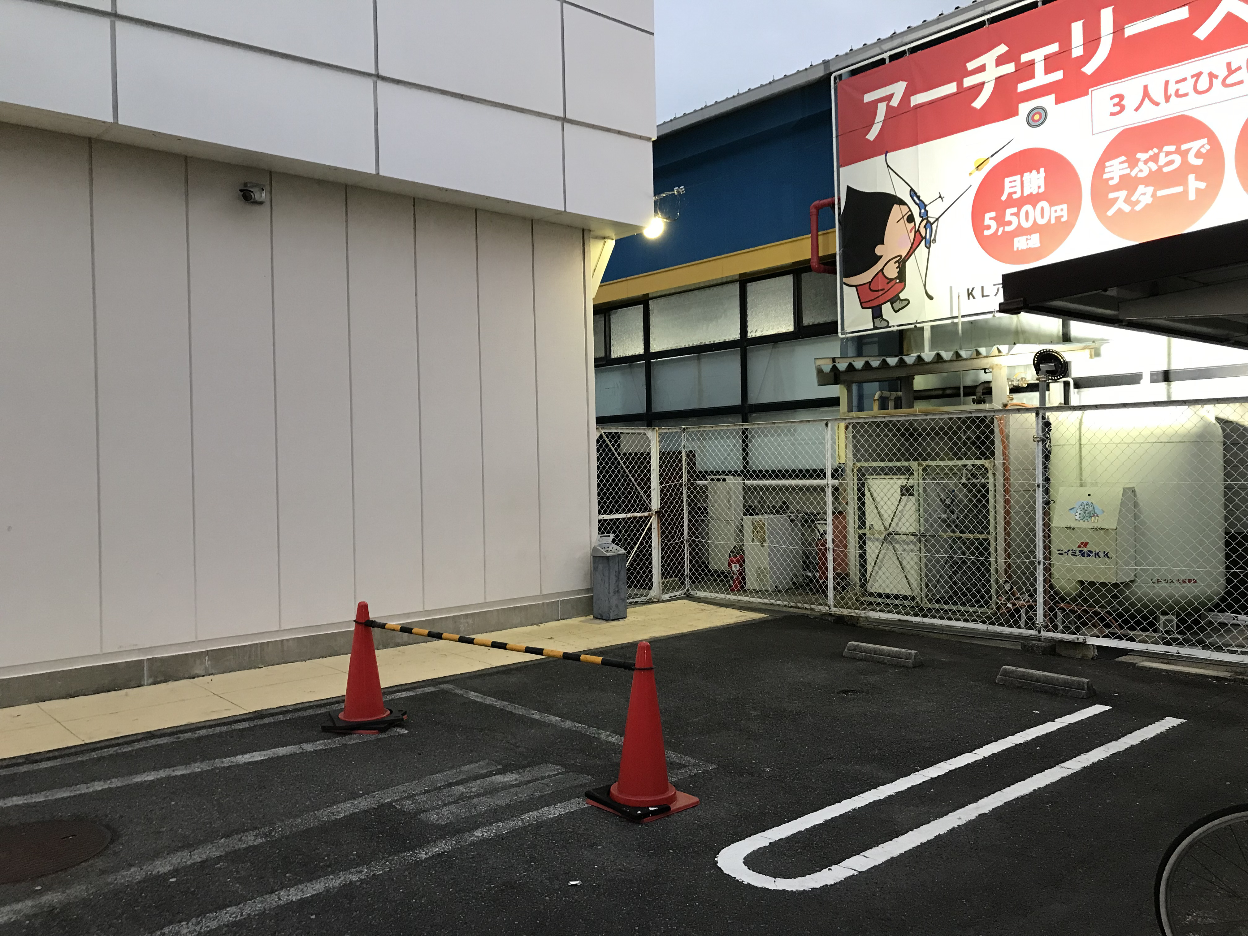 西友 勝川店】1階 駐車場 キッチンカー・コーヒーテイクアウトや