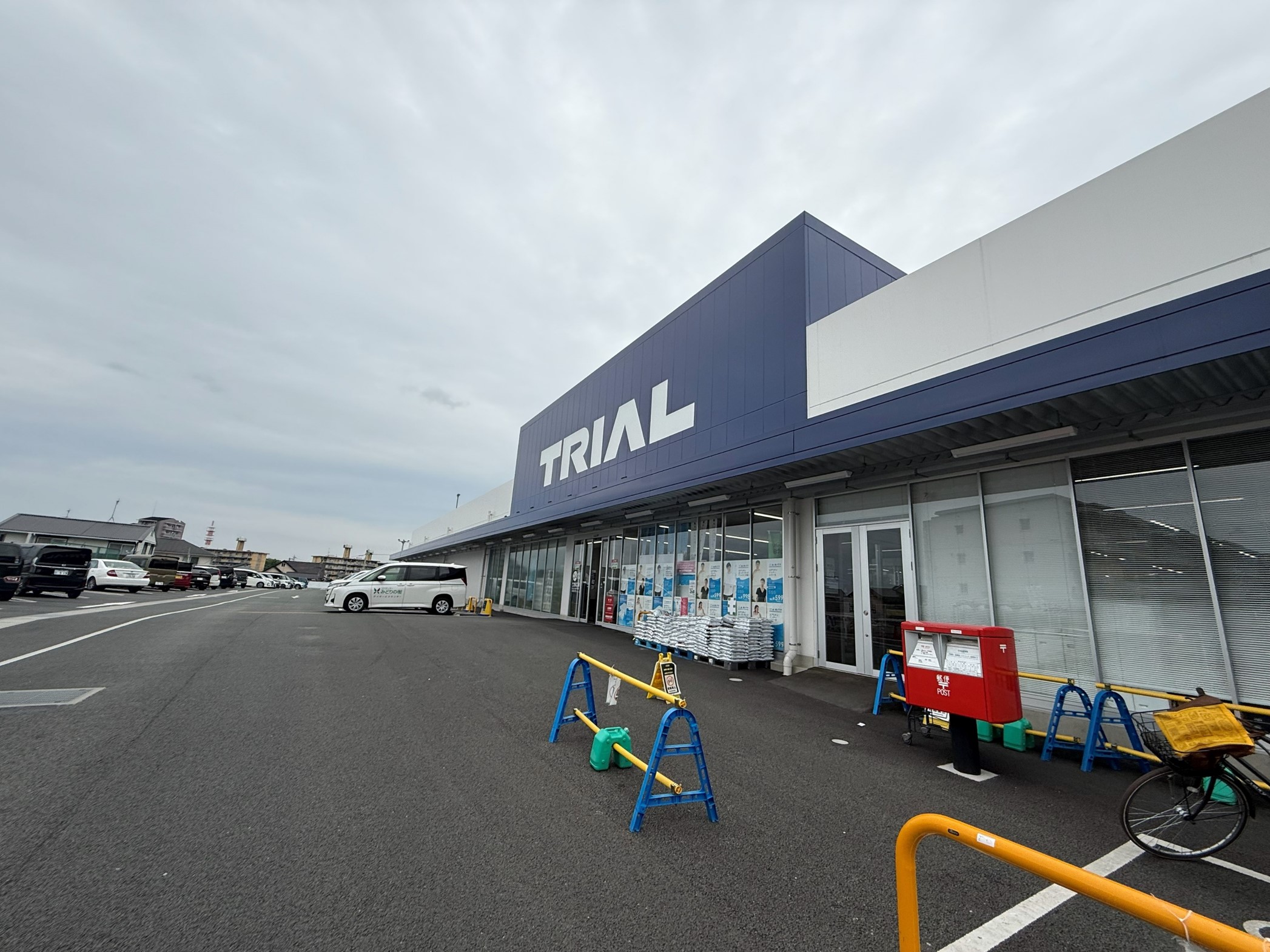 スーパーセンタートライアル尾ノ上店】※焼き鳥NG【1F店舗出入口横