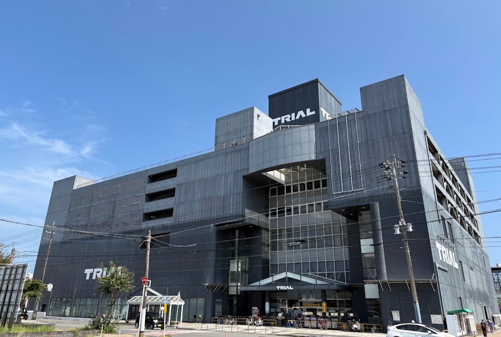 メガセンタートライアル日向店】PR活動や食物販に利用可能な 1F風除室